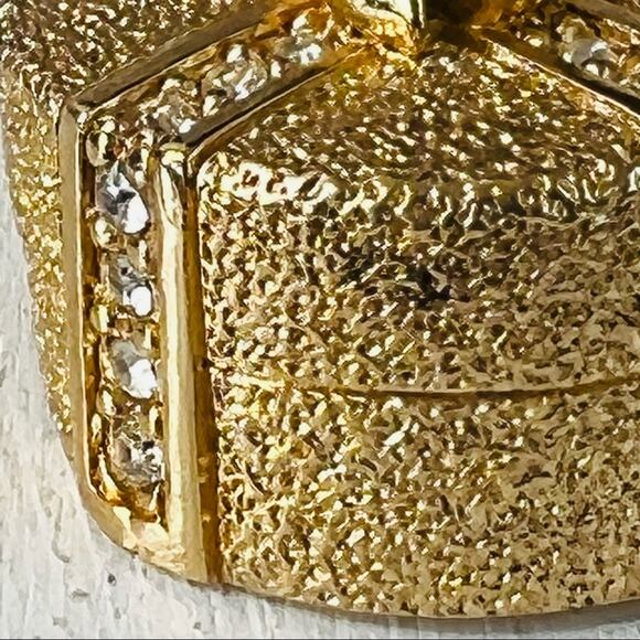 CHRISTIAN DIOR Round Present Hat Gift Box Brooch - Picture 7 of 13